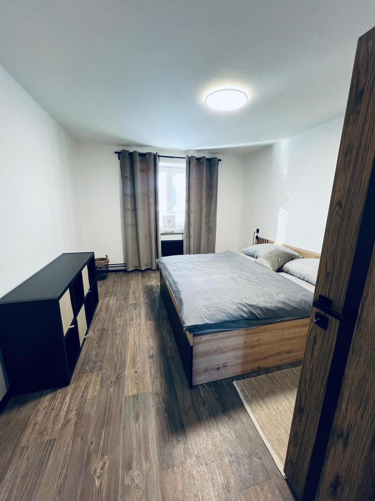 Apartman Opava S Parkovanim Экстерьер фото